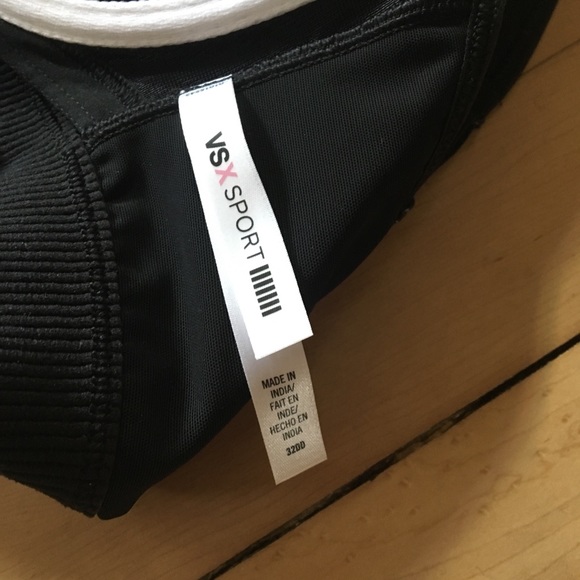 Victoria’s Secret Sports bra 32DD - Picture 6 of 7